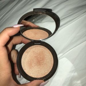 Becca Champagne Pop